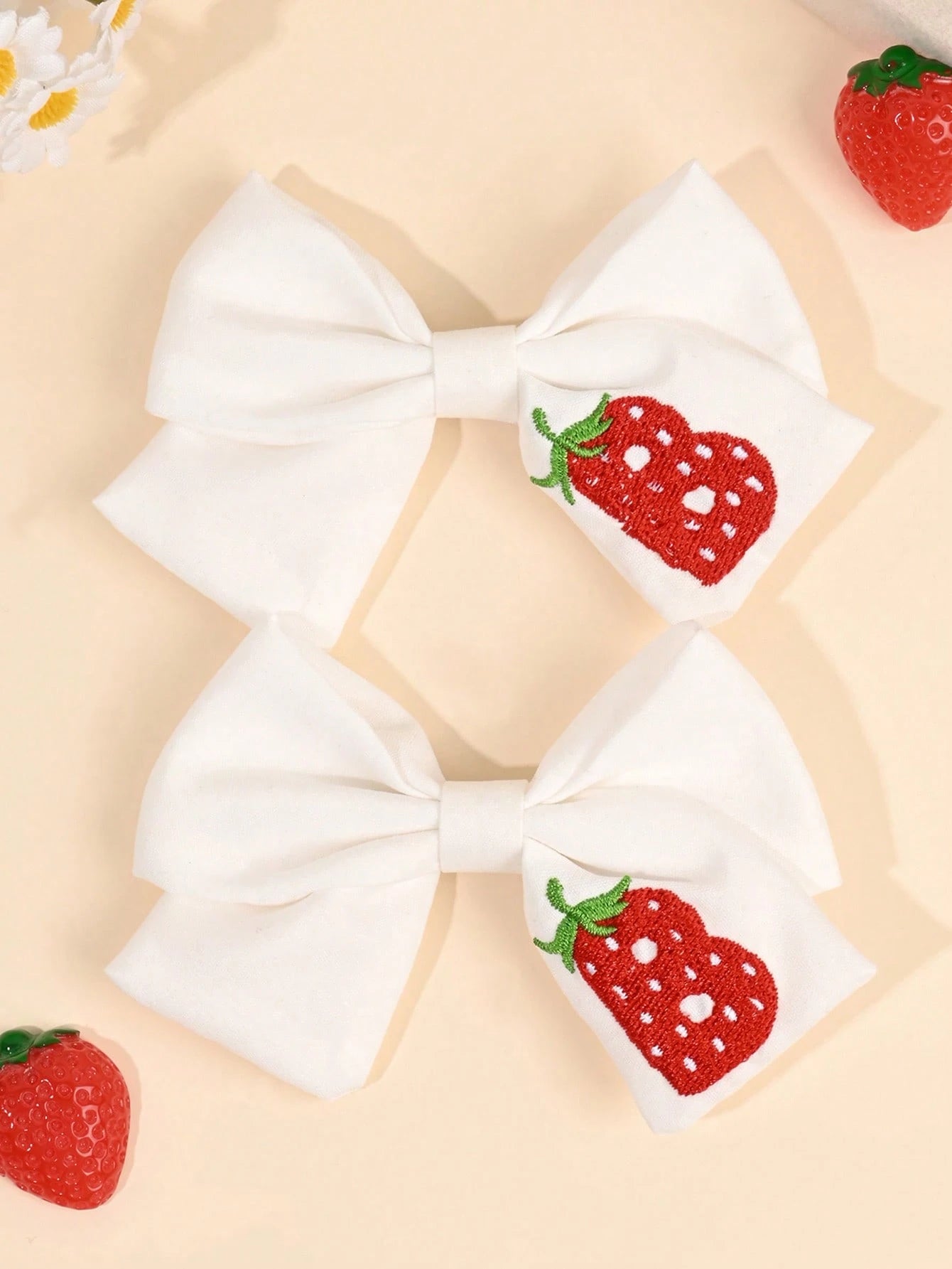 2pcs 26 Letters Strawberry Embroidered Hair Bows For Baby Cute Fruit Hair Clips Soft Fabric Alligator Clips For Wedding Birthday Party Casual Everyday Headpiece Sweet Strawberry Hairpins Holiday Gift