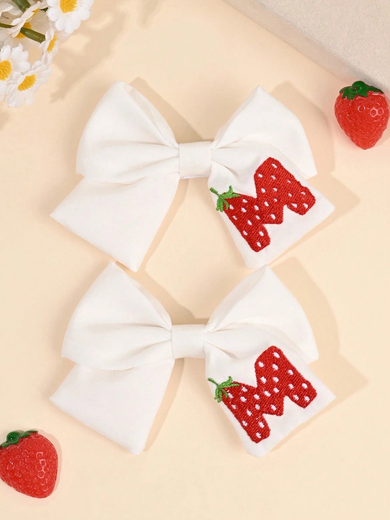 2pcs 26 Letters Strawberry Embroidered Hair Bows For Baby Cute Fruit Hair Clips Soft Fabric Alligator Clips For Wedding Birthday Party Casual Everyday Headpiece Sweet Strawberry Hairpins Holiday Gift