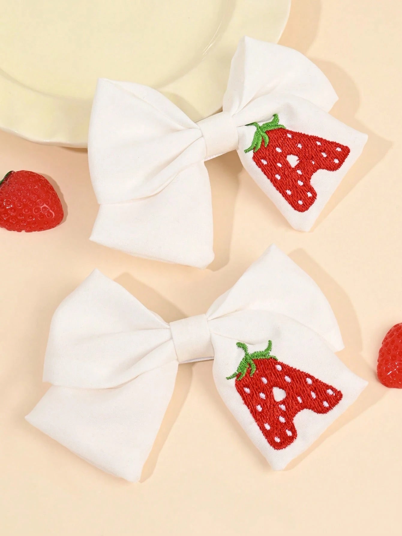 2pcs 26 Letters Strawberry Embroidered Hair Bows For Baby Cute Fruit Hair Clips Soft Fabric Alligator Clips For Wedding Birthday Party Casual Everyday Headpiece Sweet Strawberry Hairpins Holiday Gift