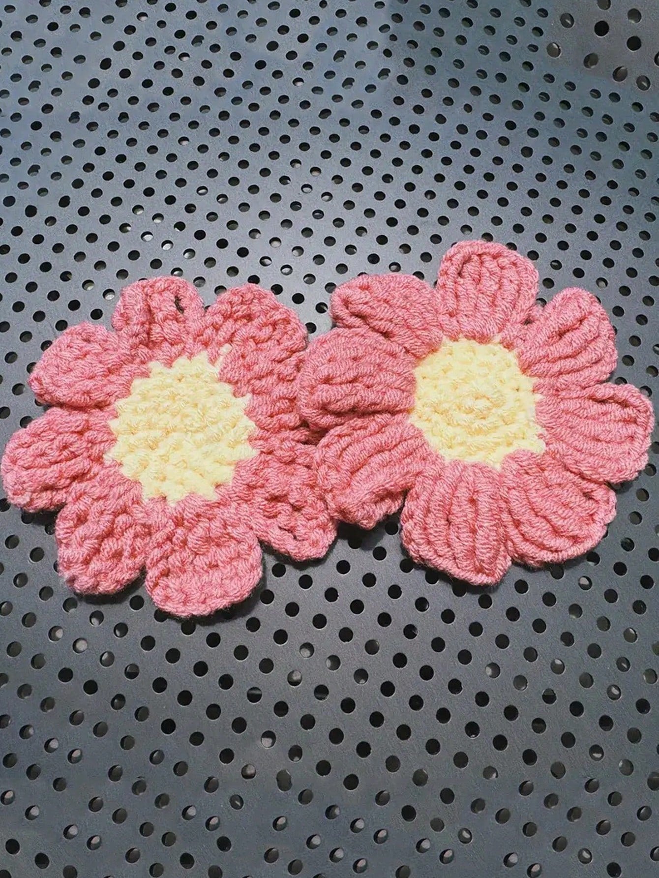 2pcs Hand-Knitted Flower Cup Coasters, Cute Daisy Floral Car Cup Mat Handmade Coasters For Car Interior Decor