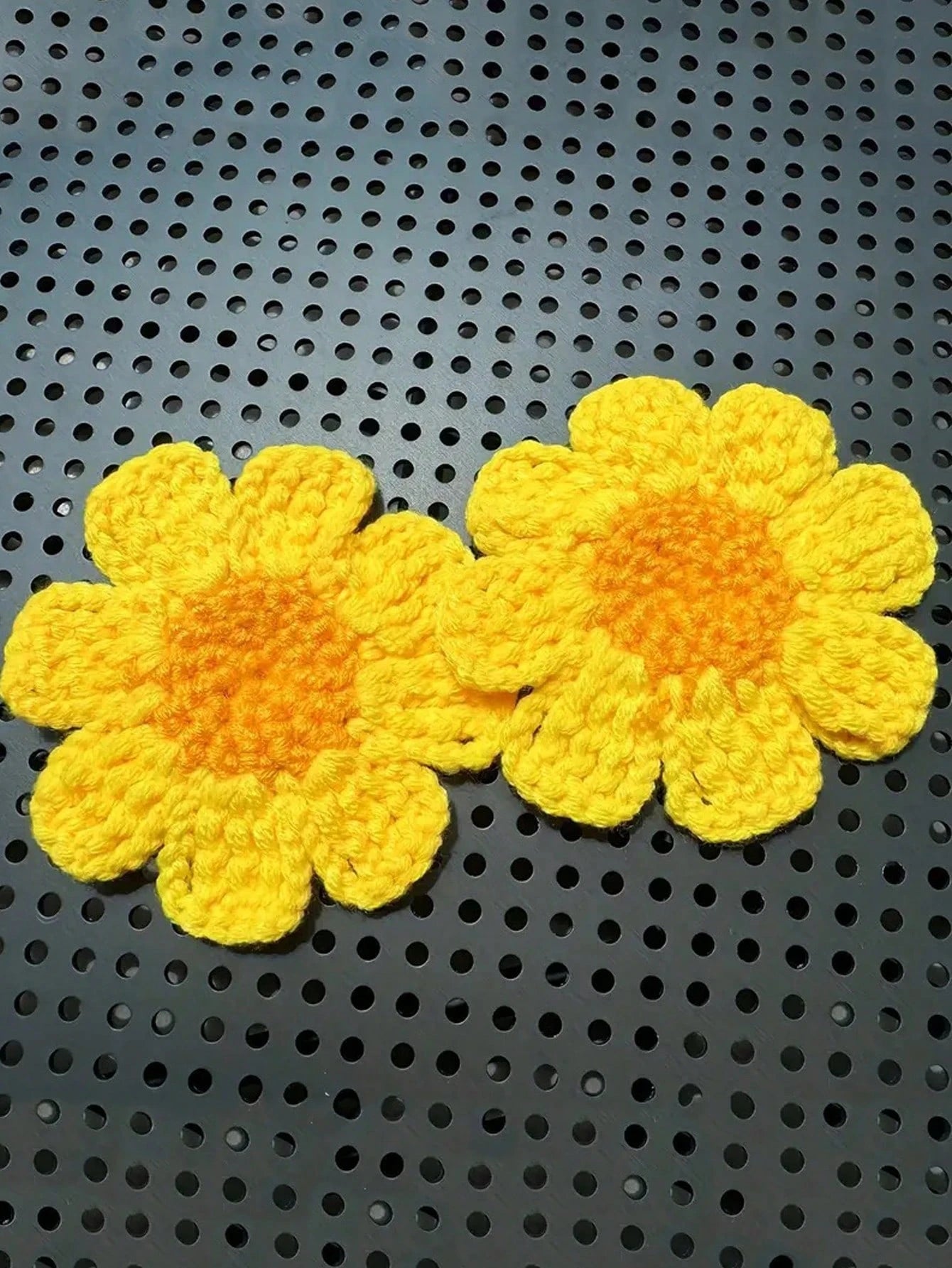 2pcs Hand-Knitted Flower Cup Coasters, Cute Daisy Floral Car Cup Mat Handmade Coasters For Car Interior Decor