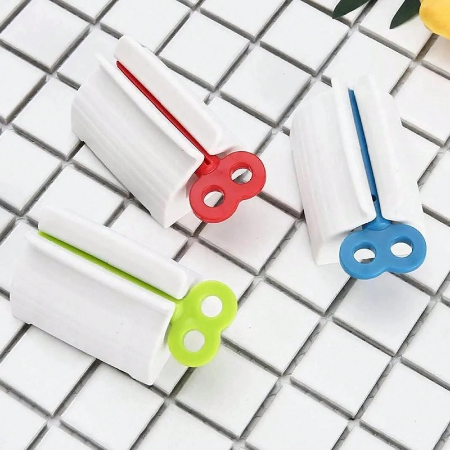 3 Counts Rolling Tube Toothpaste Squeezer Toothpaste Seat Holder Stand Rotate Toothpaste Dispenser For Bathroom Gift Hand Plastic Aluminium Cream Tool Manual Toothpaste Wringer.