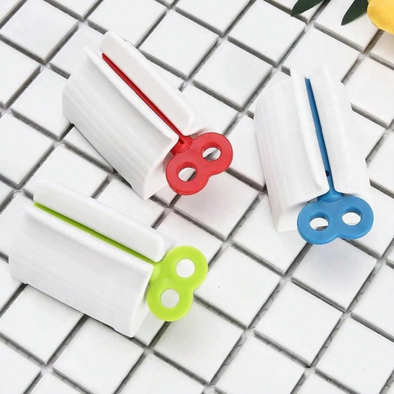 3 Counts Rolling Tube Toothpaste Squeezer Toothpaste Seat Holder Stand Rotate Toothpaste Dispenser For Bathroom Gift Hand Plastic Aluminium Cream Tool Manual Toothpaste Wringer.