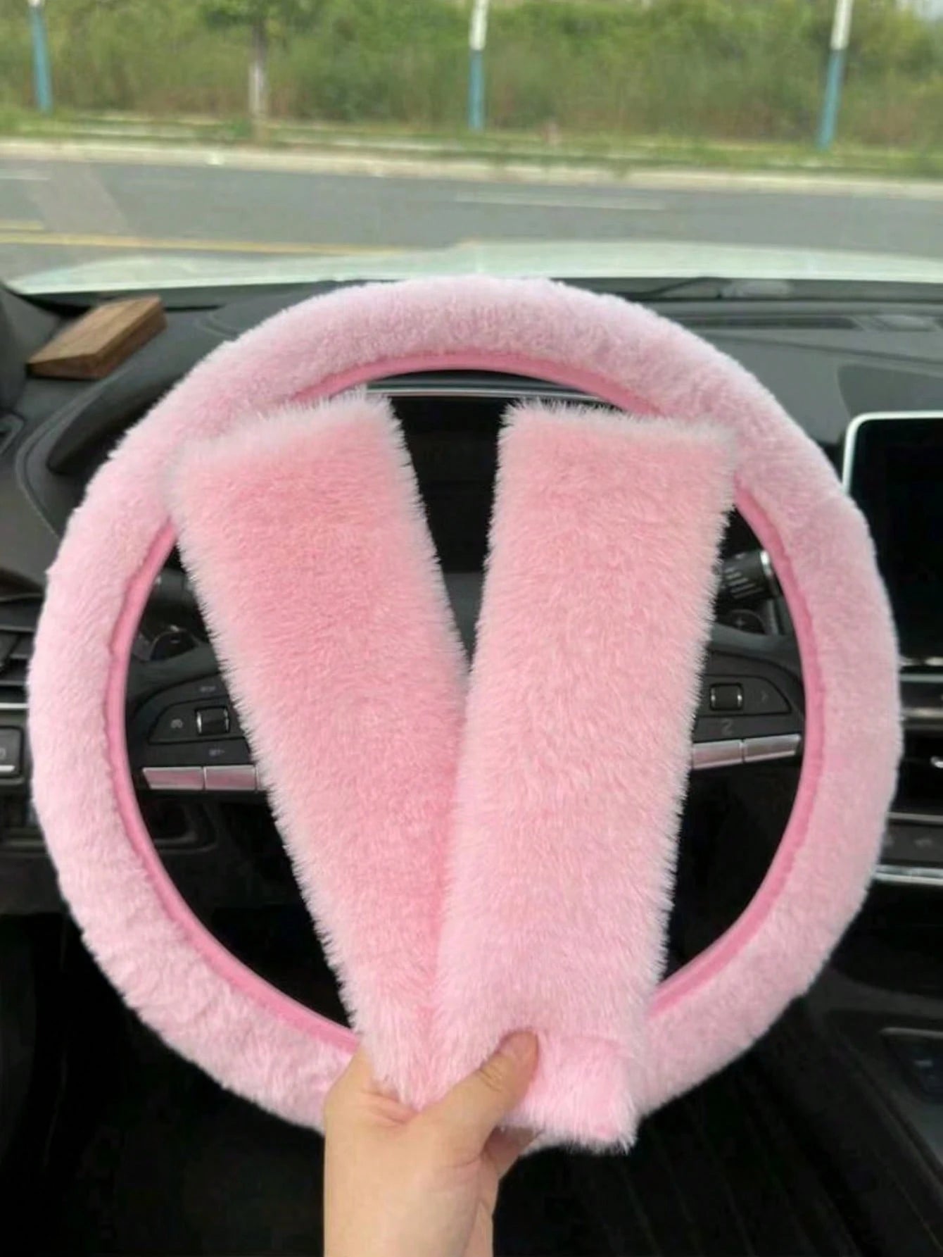 3 Piecescar Plush Steering Wheel Cover And Shoulder Pad Set, A Three Pieces Combination, Suitable For Spring, Autumn, And Winter Use.