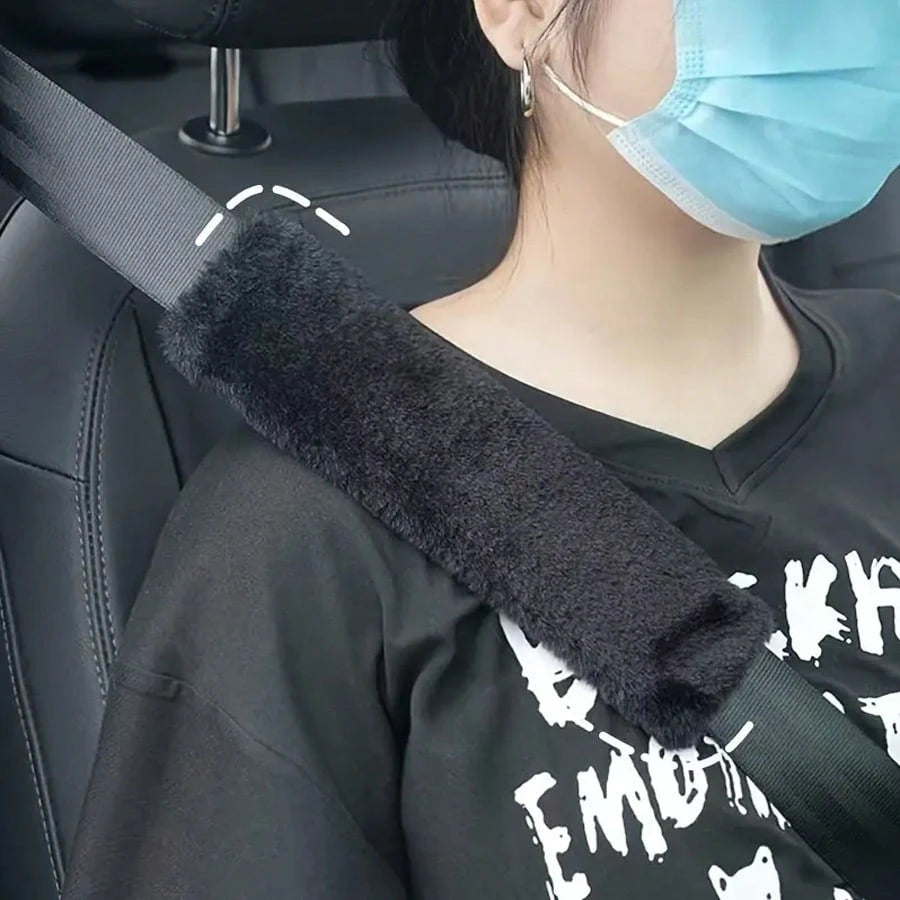 3 Piecescar Plush Steering Wheel Cover And Shoulder Pad Set, A Three Pieces Combination, Suitable For Spring, Autumn, And Winter Use.