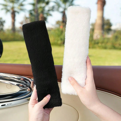 3 Piecescar Plush Steering Wheel Cover And Shoulder Pad Set, A Three Pieces Combination, Suitable For Spring, Autumn, And Winter Use.