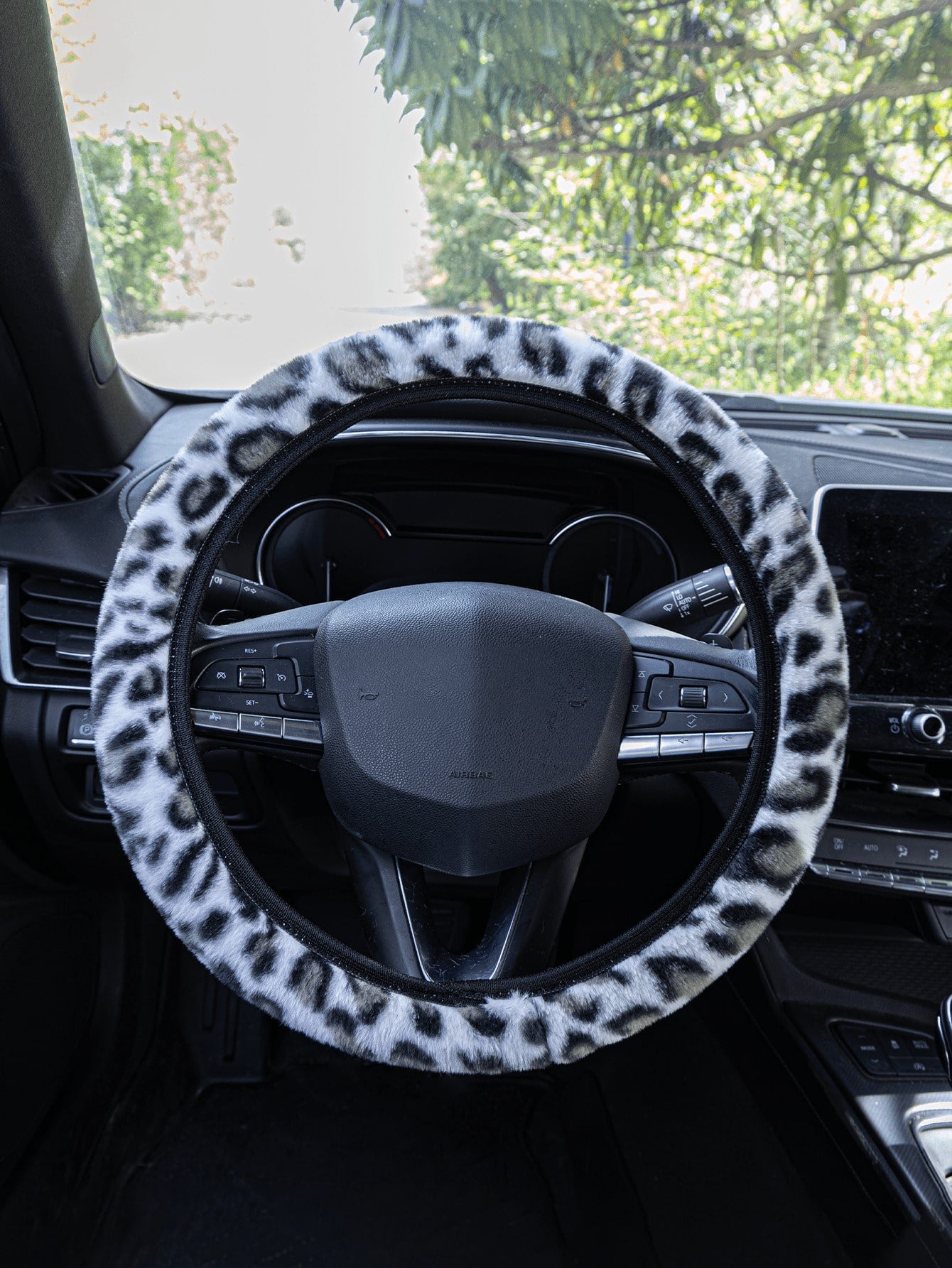 38cm Leopard Print Plush Steering Wheel Cover, Universal Anti-Slip Warm Plush Car Interior Accessory Fit For Most Sedans And SUVs