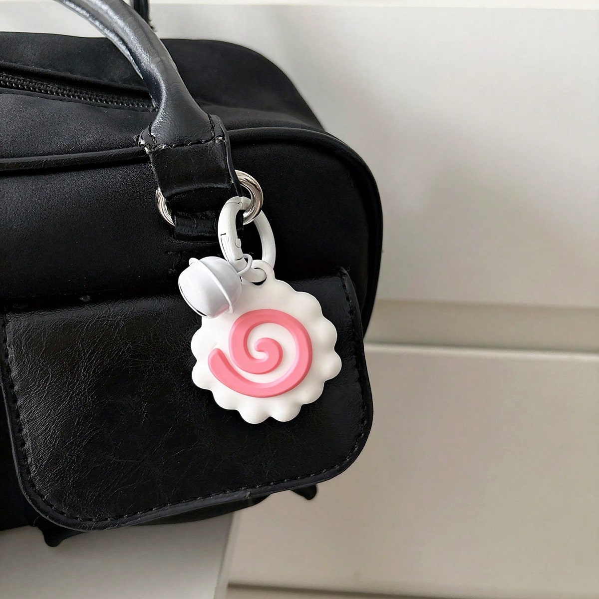3D Silicone Cute Cartoon Fish Shaped Anti-Lost Protector Case Compatible With Apple AirTag, Suitable For AirTag Protection Cover/Tracker Protective Case/Keychain/Anti-Lost Device