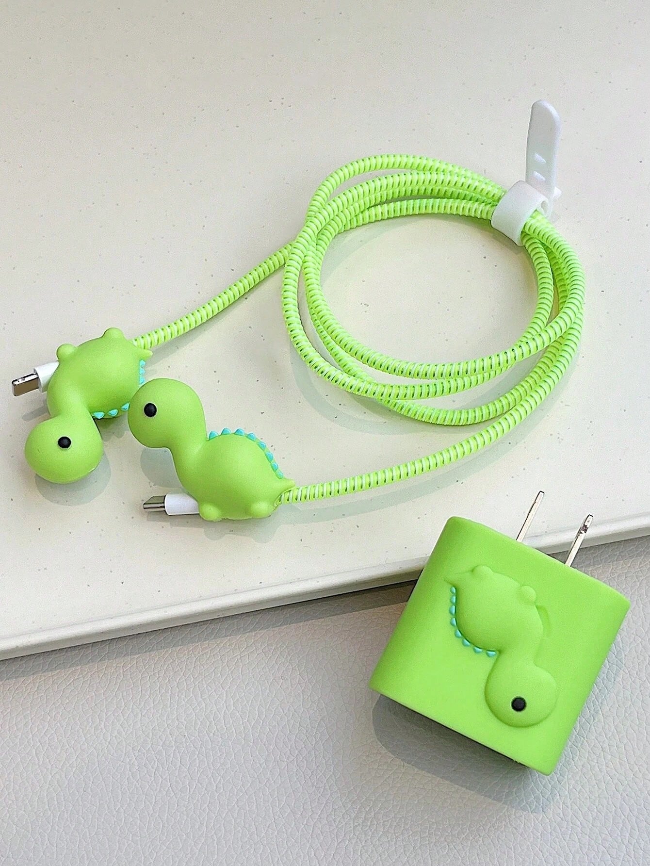 5pcs/Set Cute Green Dinosaur Cartoon Data Cable Kit, Including 1.5m Laser Winding Organizer, Fixture And TPU Charger Head Protector To Prevent Cable Breakage. Compatible With IPhone 12/13/14 20W Fast