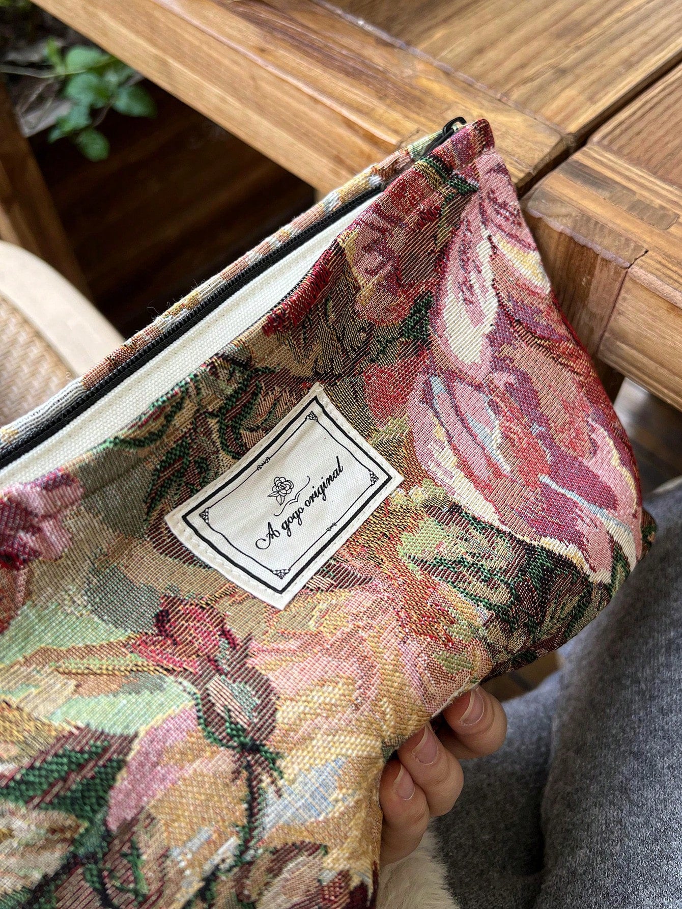 AGG Oil Painting Style Red Large Women's Makeup Bag, Inner Bag, Portable Travel Toiletry Bag, Handbag, Multi-Functional Skincare Storage Bag, Women's Sanitary Pad Storage Bag, Gift For Mom And Girlfri