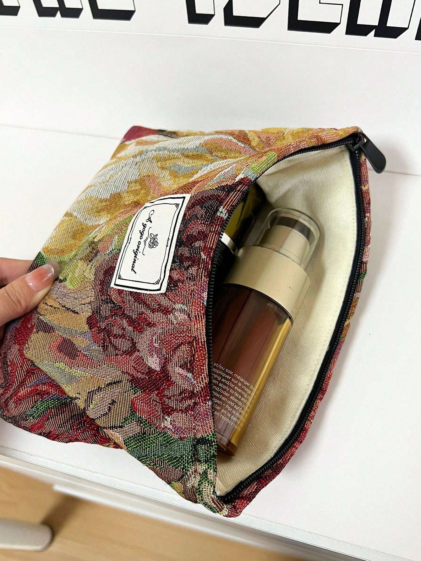 AGG Oil Painting Style Red Large Women's Makeup Bag, Inner Bag, Portable Travel Toiletry Bag, Handbag, Multi-Functional Skincare Storage Bag, Women's Sanitary Pad Storage Bag, Gift For Mom And Girlfri