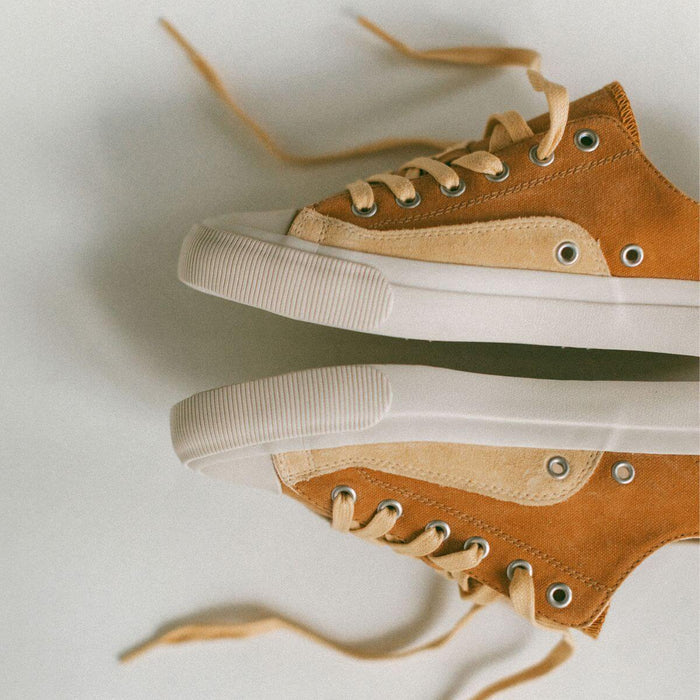 Vintage inspired low-cut gold shoes
