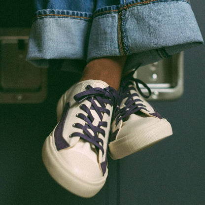 Purple low-cut sneakers