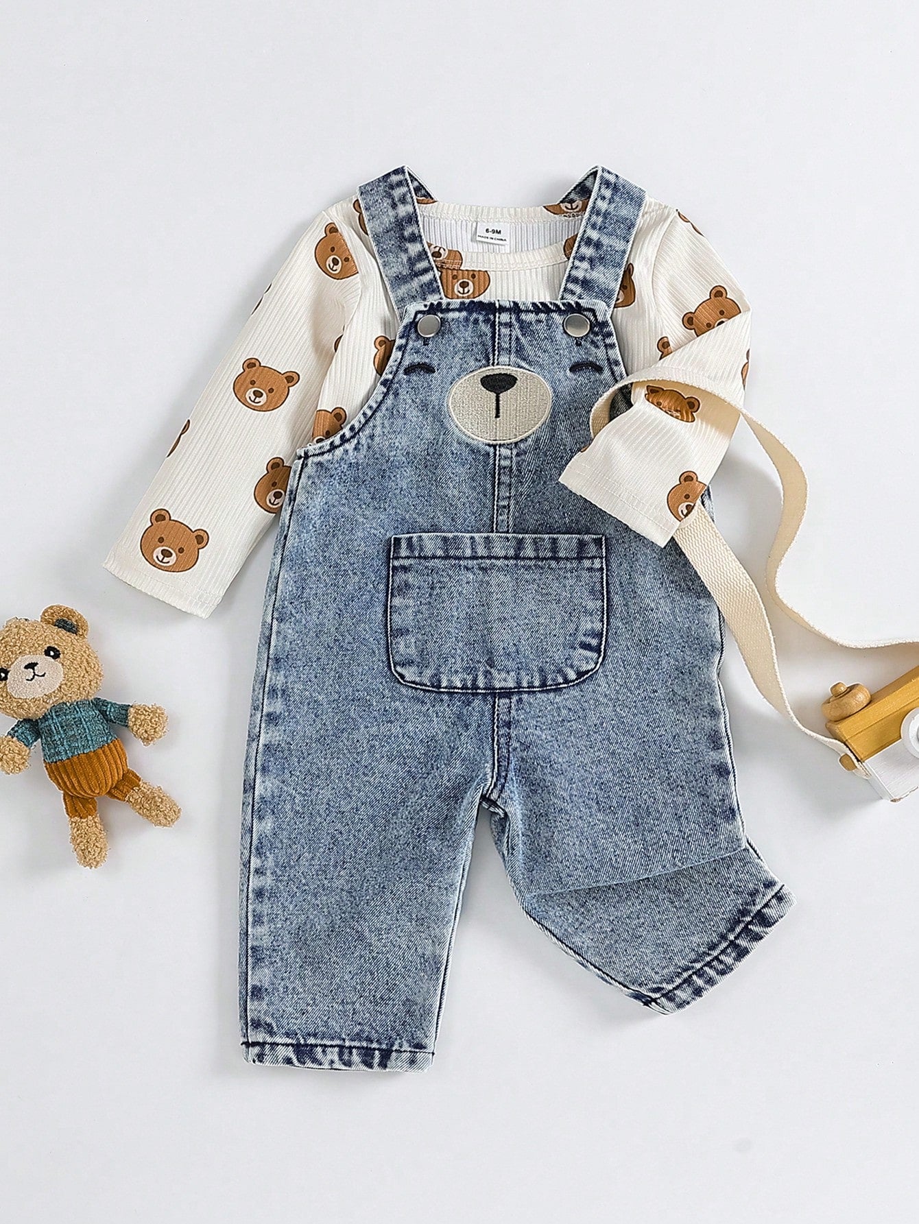 Baby Boy 2pcs/Set Fashionable Cute Ribbed Bear Print Long Sleeve Top And Expression Embroidery Pocket Decor Shoulder Strap Jumpsuit Set, Comfortable Outfit For Autumn/Winter