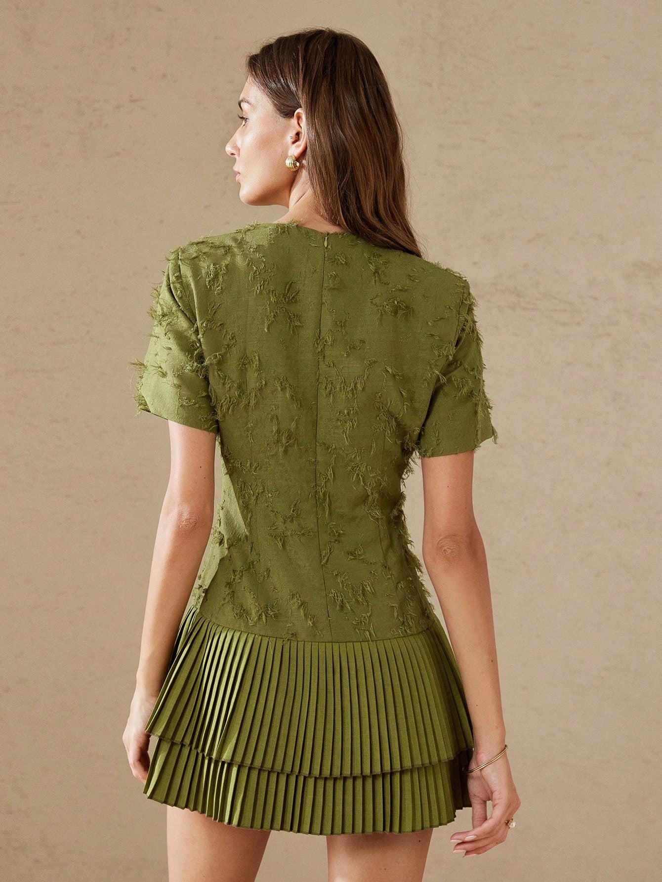 BELROSIE Olive Green Textured Fringe Fabric Round Neck Short Sleeve Waist Cinched Layered Ruffle Hem Elegant Versatile Women Dress