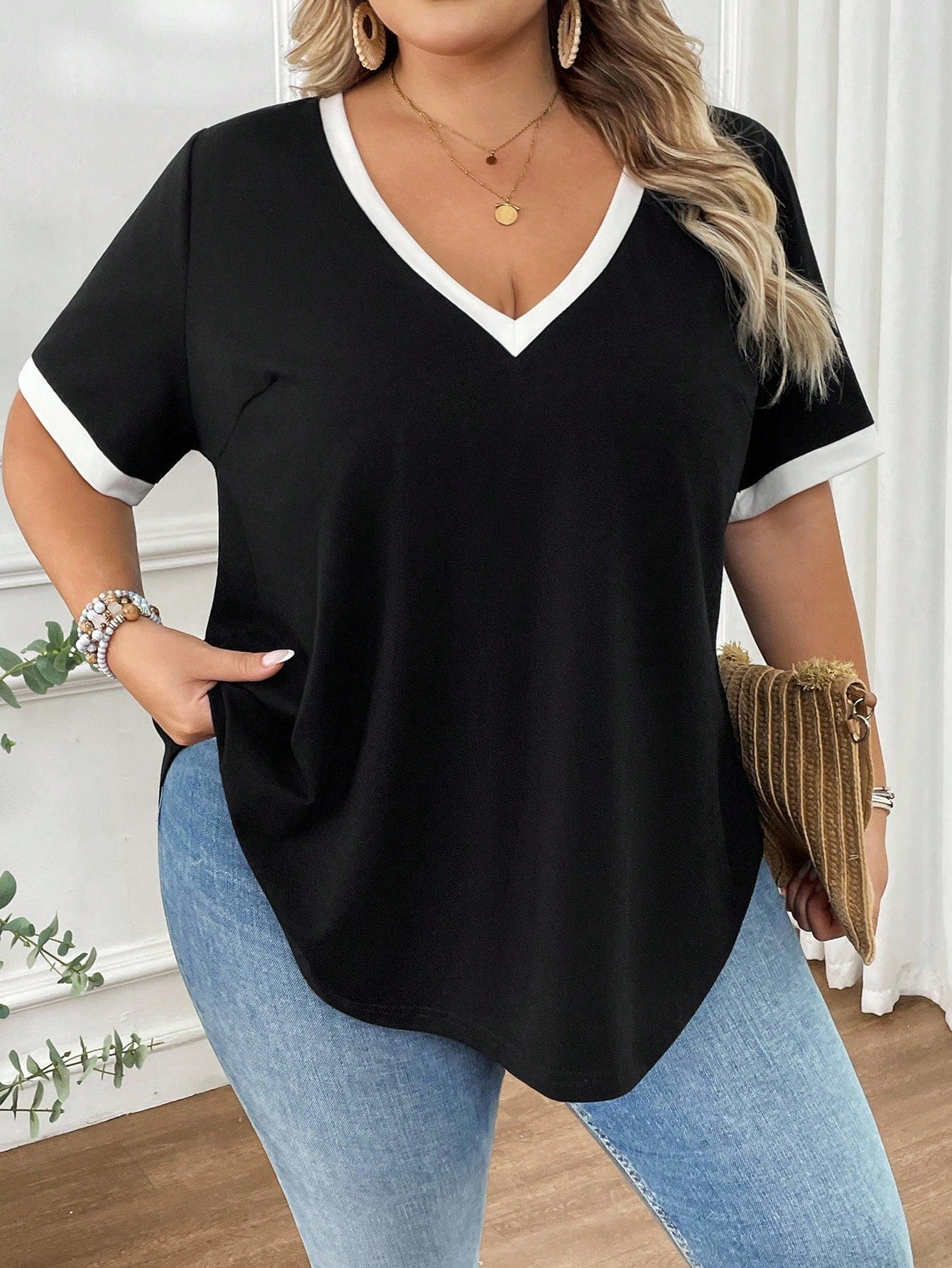 CURVE+ Plus Size Women's V-Neck Short Sleeved Casual Elegant T-Shirt, Black And White Color Scheme Summer Country Beach Semi Formal Bussines Vacation Wear
