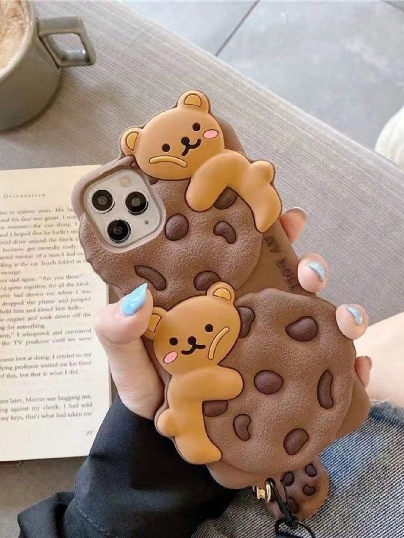 Cute 3D Teddy Bear Element Novelty Case Cartoon Cookie Teddy Bear With Lanyard Holder, Stripe Clothe Teddy, Teddy Bow, Birthday Hat, Tulip Teddy Phone Case Compatible With APPLE 13/14/11/12/16/15 Pro