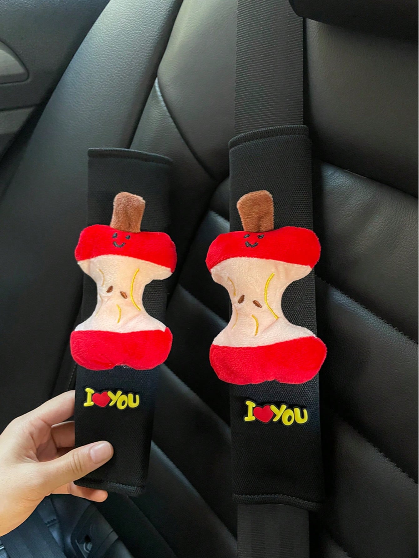 Cute Apple Core Seat Belt Shoulder Pad I LOVE YOU Embroidered Couple Car Seat Belt Anti-Chafing Protective Cover Car Interior Decoration Funny Apple Core Seat Belt Shoulder Pad
