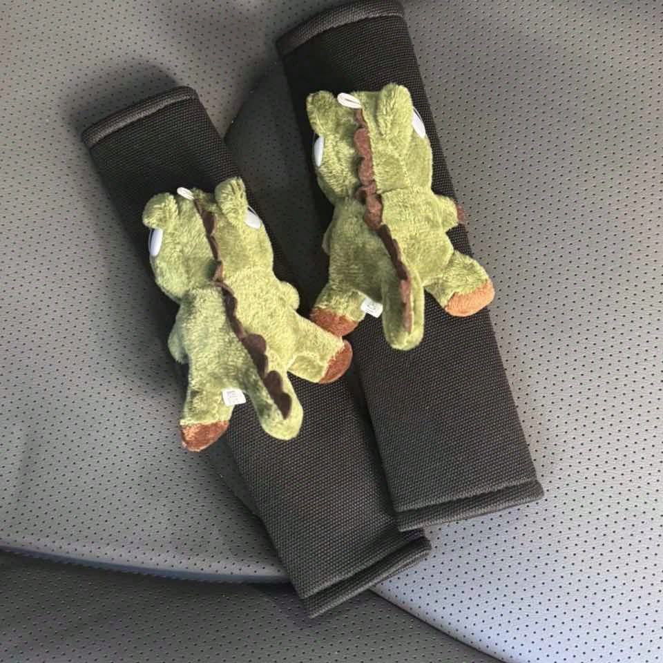 Cute Dinosaur Car Seat Belt Shoulder Pads, Plush Personalized Adorable Soft Car Decor Shoulder Protector