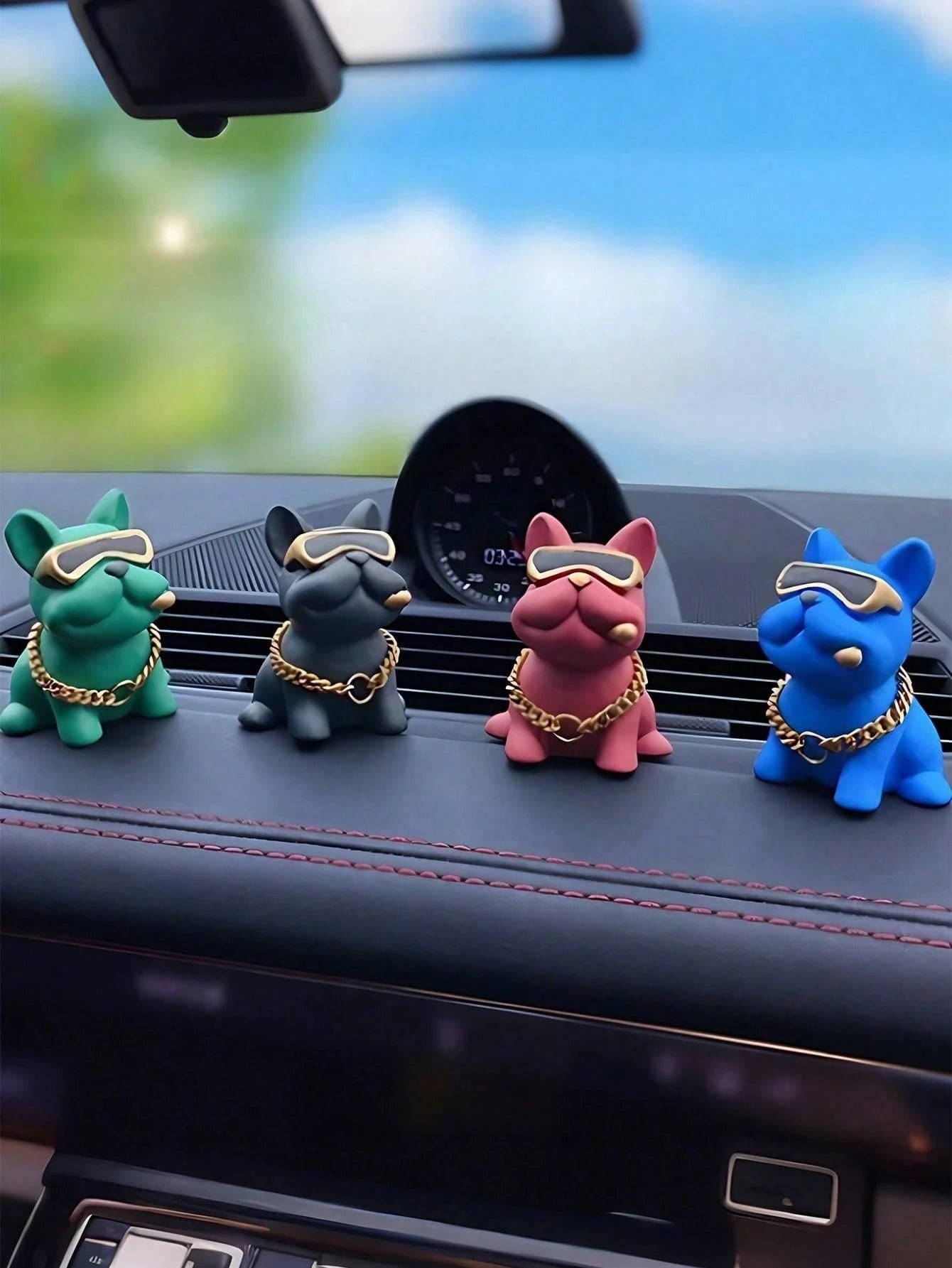 Cute Resin Bulldog Car Decoration With Gold Chain And Glasses – Fun Dashboard Ornament For Dog Lovers, Humorous Car Interior Accessory, Lightweight Easy To Install, Perfect Gift For Male And Female Dr