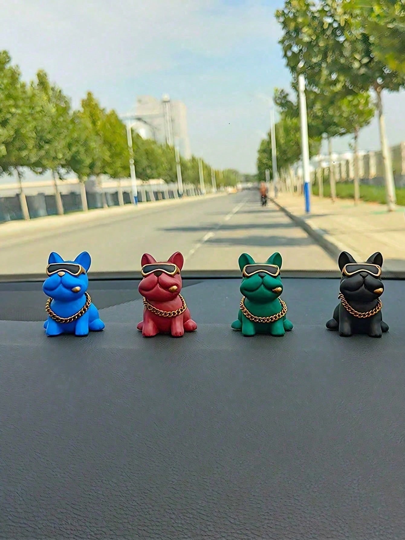Cute Resin Bulldog Car Decoration With Gold Chain And Glasses – Fun Dashboard Ornament For Dog Lovers, Humorous Car Interior Accessory, Lightweight Easy To Install, Perfect Gift For Male And Female Dr