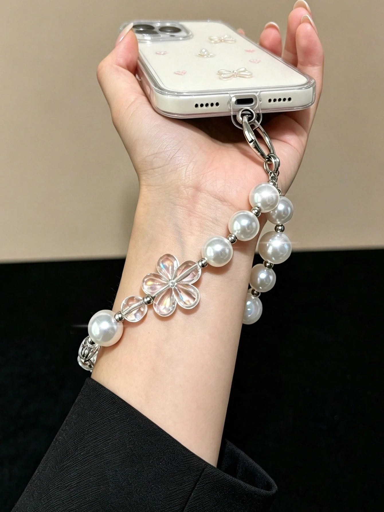 Embossed White Rose Iridescent Flower Gradient Pearl Crystal Beaded Phone Wrist Strap Silver Spring Clasp Anti-Lost Minimal Elegant Girly Phone Bag Key Charm Phone Case Accessories Compatible With IPh