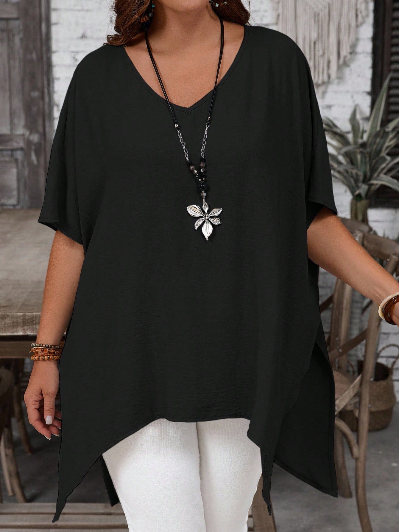 EMERY ROSE Plus Size Women's Solid Color V-Neck Short Sleeve Loose Asymmetrical Long Shirt, Summer