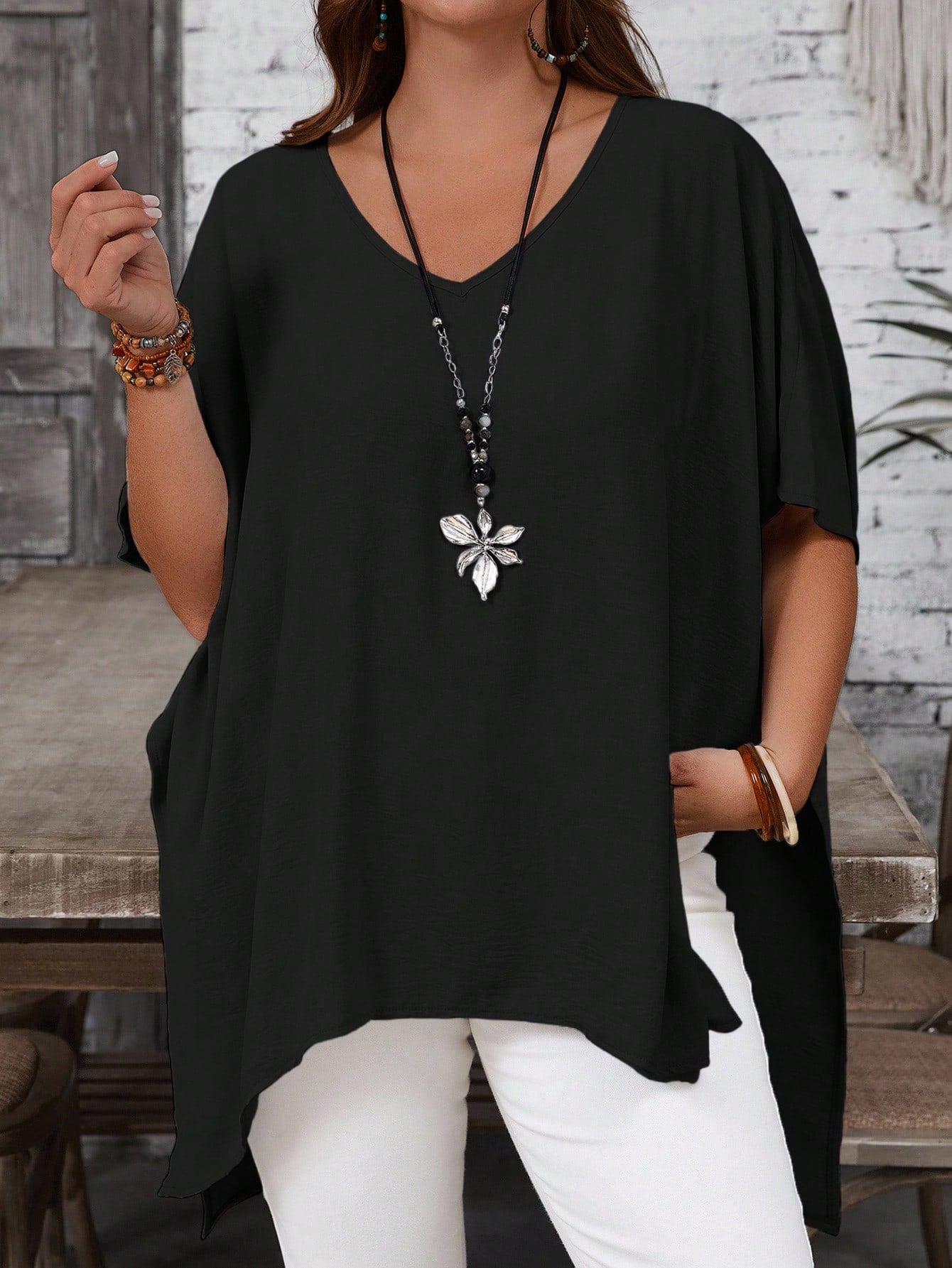 EMERY ROSE Plus Size Women's Solid Color V-Neck Short Sleeve Loose Asymmetrical Long Shirt, Summer