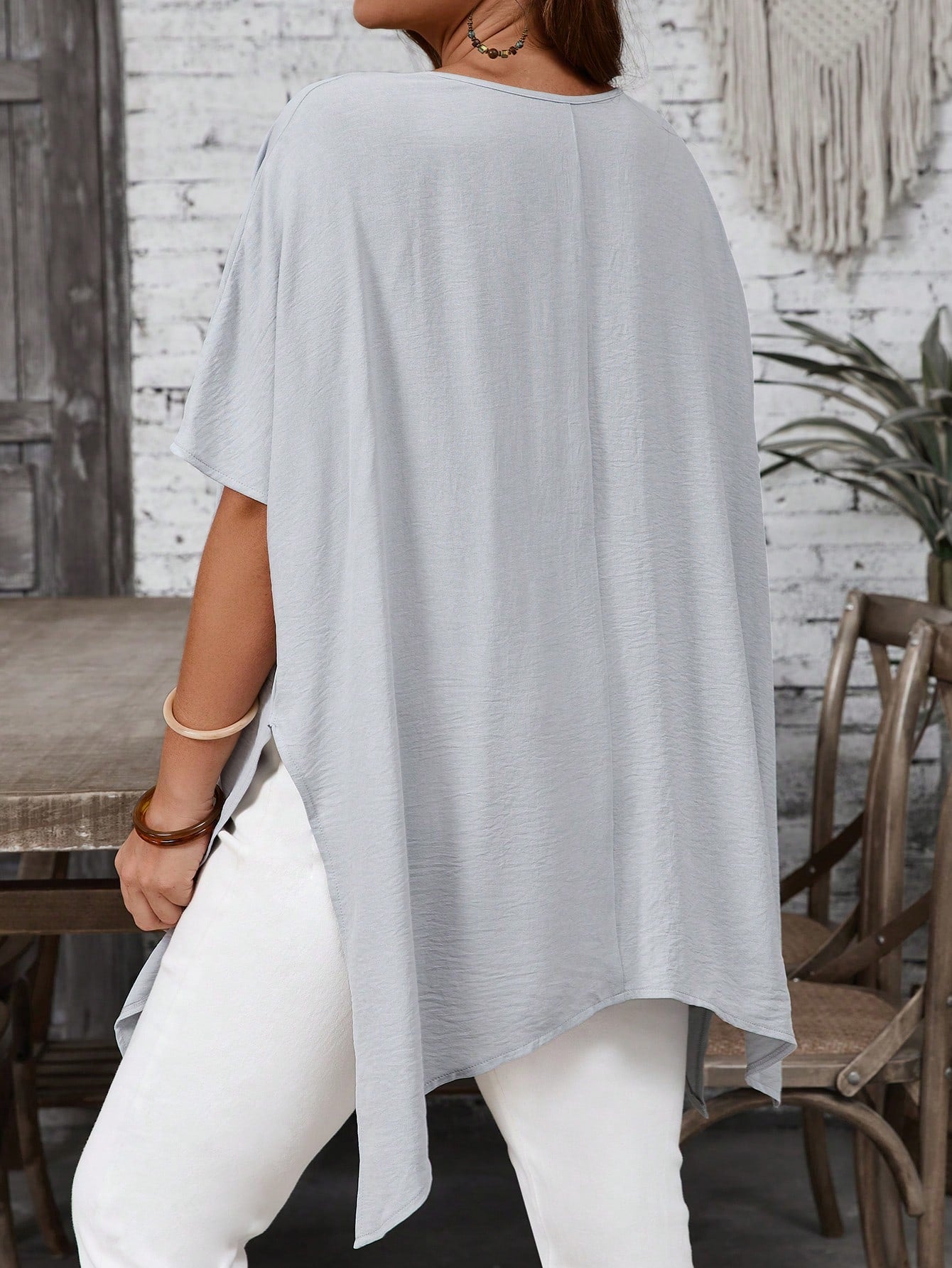 EMERY ROSE Plus Size Women's Solid Color V-Neck Short Sleeve Loose Asymmetrical Long Shirt, Summer