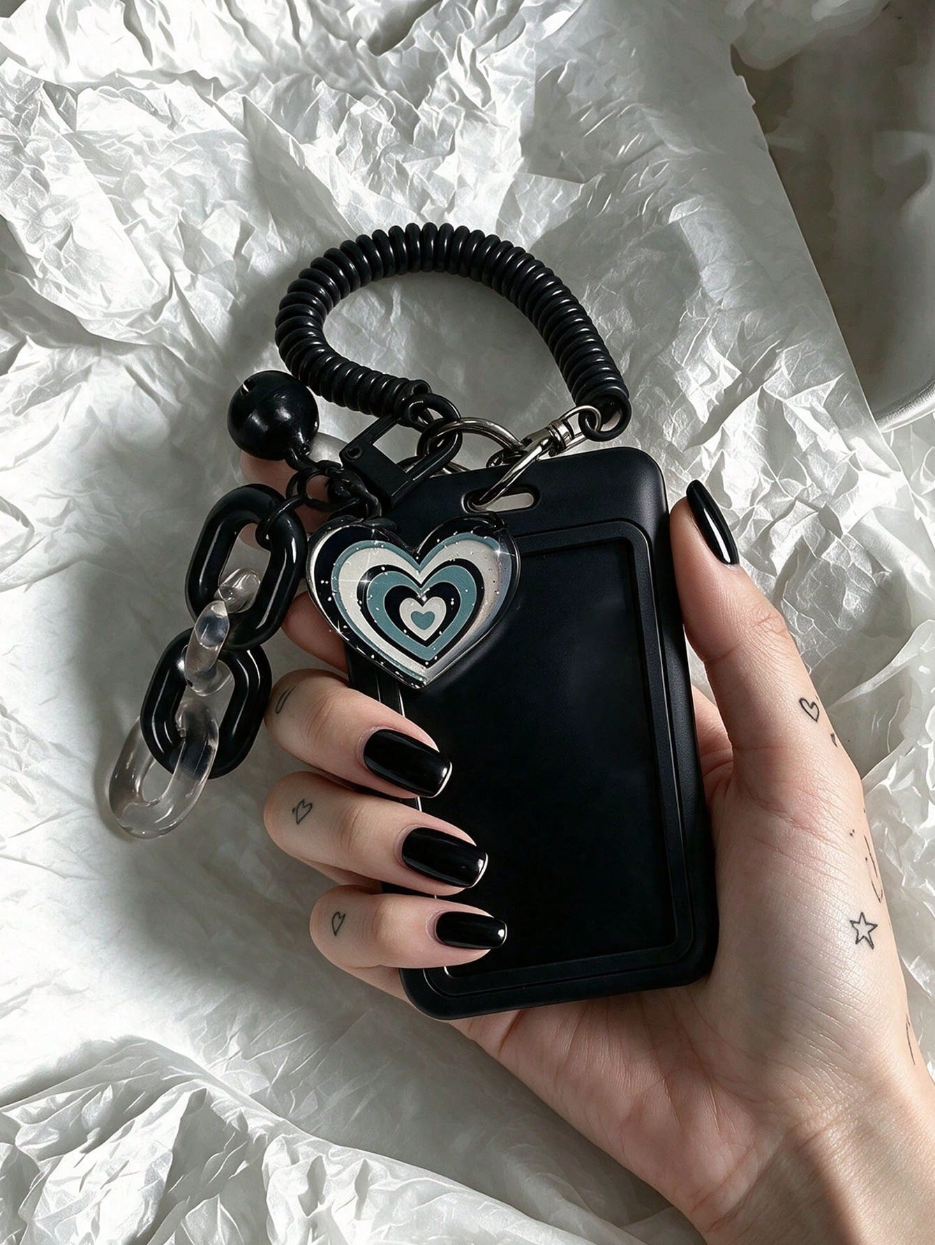 Exquisite Heart-Shaped ID Card Holder, Bell Heart-Shaped Hanging Card Sleeve, Card Holder, Retractable Plastic Spring Card Strap Keychain- Hard Card Holder, Work Badge Protector; No RFID Function, Wi