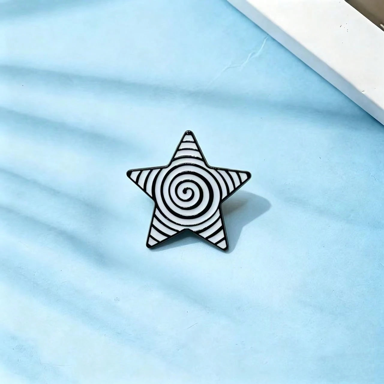 Five-Pointed Star Enamel Brooch Pin Fashion Decorative Brooches Ornaments Lapel Bag Badges Jewelry Gifts