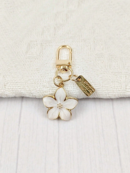 HAILIAN 1pc Metal Sakura Flower Keychain, Lightweight And Graceful Sakura Design With Tag Accessory, Suitable For Bag, Car Keys, Couple & Holiday Gifts