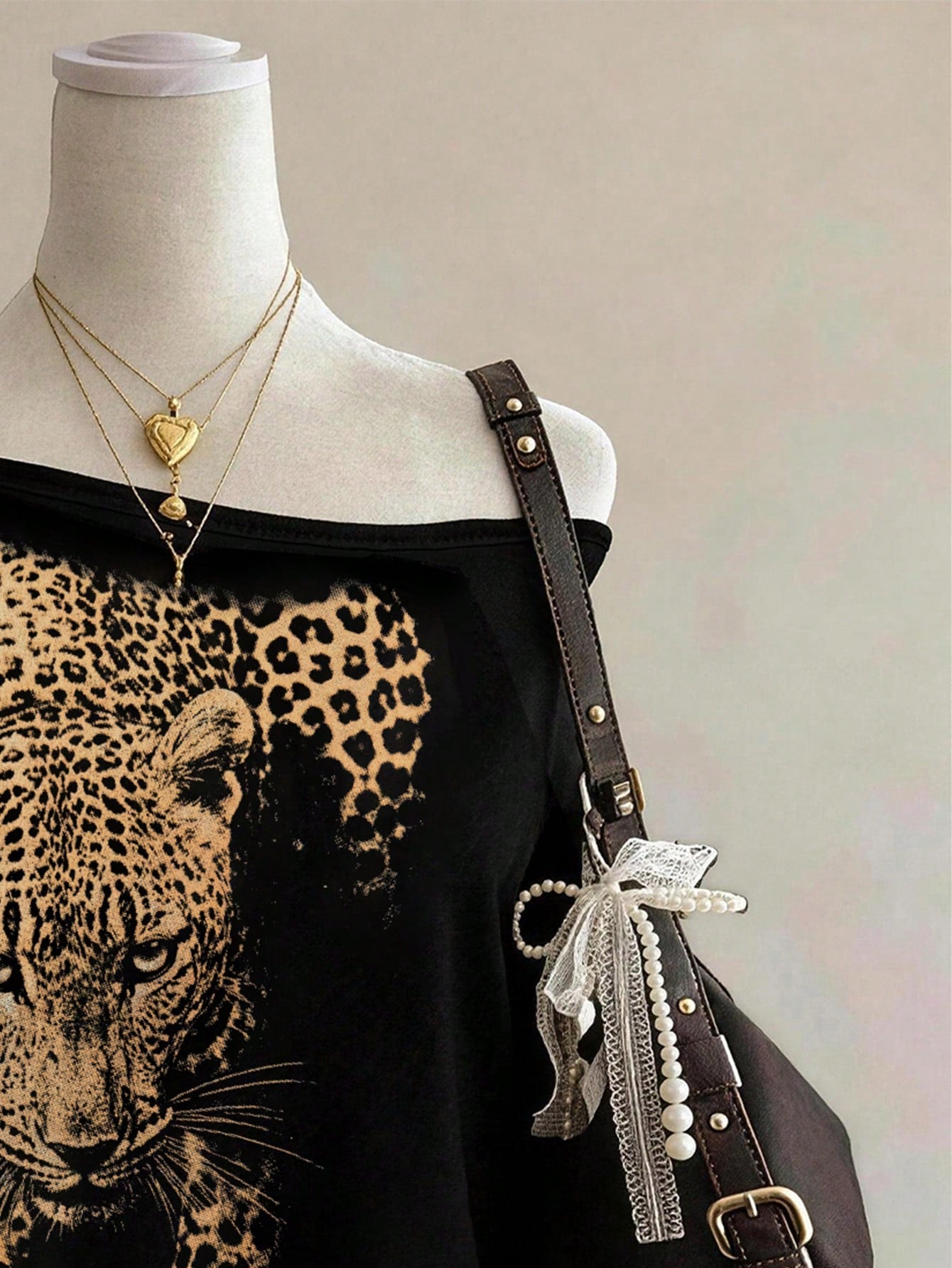 Lalippa Leopard Print Graphic Minimalist Round Neck T-Shirt, Gift For Friends