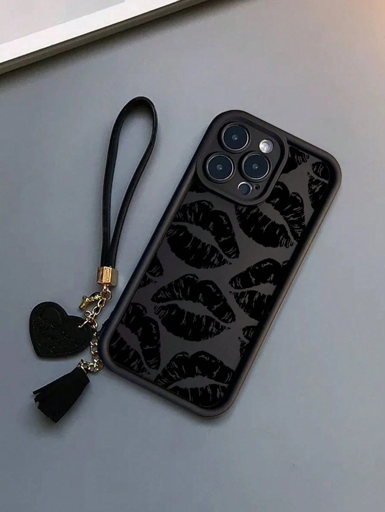 Leather Lip Pattern Fashion Lanyard 1pc Lip Print Thickened Anti-Fall Textured Phone Case With Detachable Leather Heart-Shaped Wrist Strap DIY Pendant Charm, Compatible With Iphone/Compatible With Red