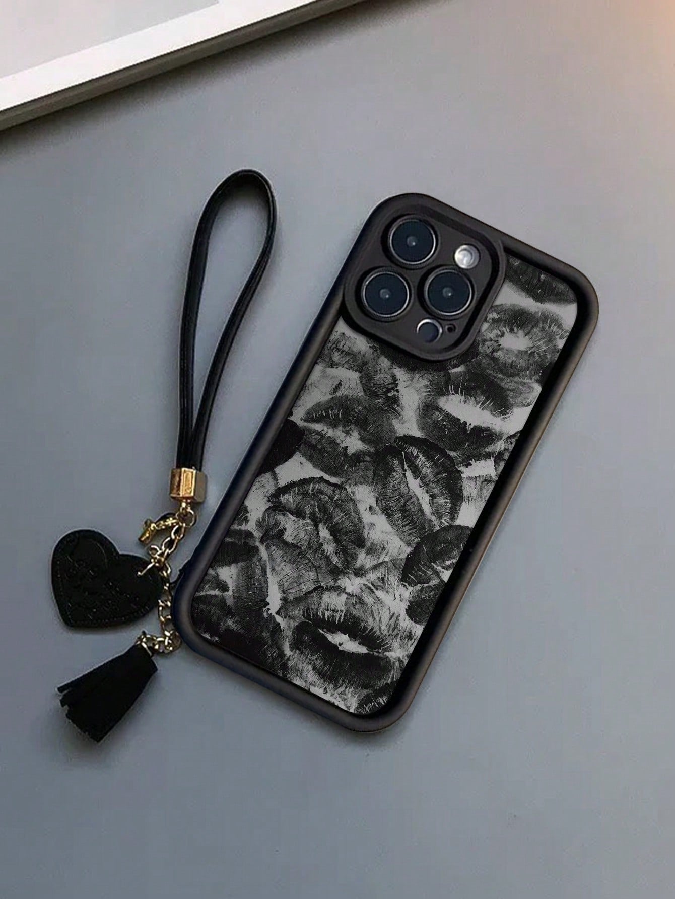 Leather Lip Pattern Fashion Lanyard 1pc Lip Print Thickened Anti-Fall Textured Phone Case With Detachable Leather Heart-Shaped Wrist Strap DIY Pendant Charm, Compatible With Iphone/Compatible With Red