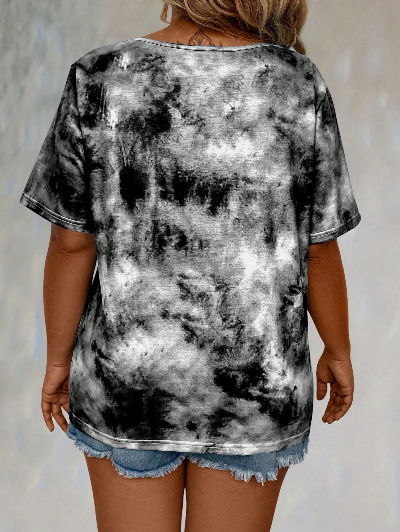 LUNE CURVE Plus Tie Dye Lace Up Front Tee Graphic Tees Women Tops