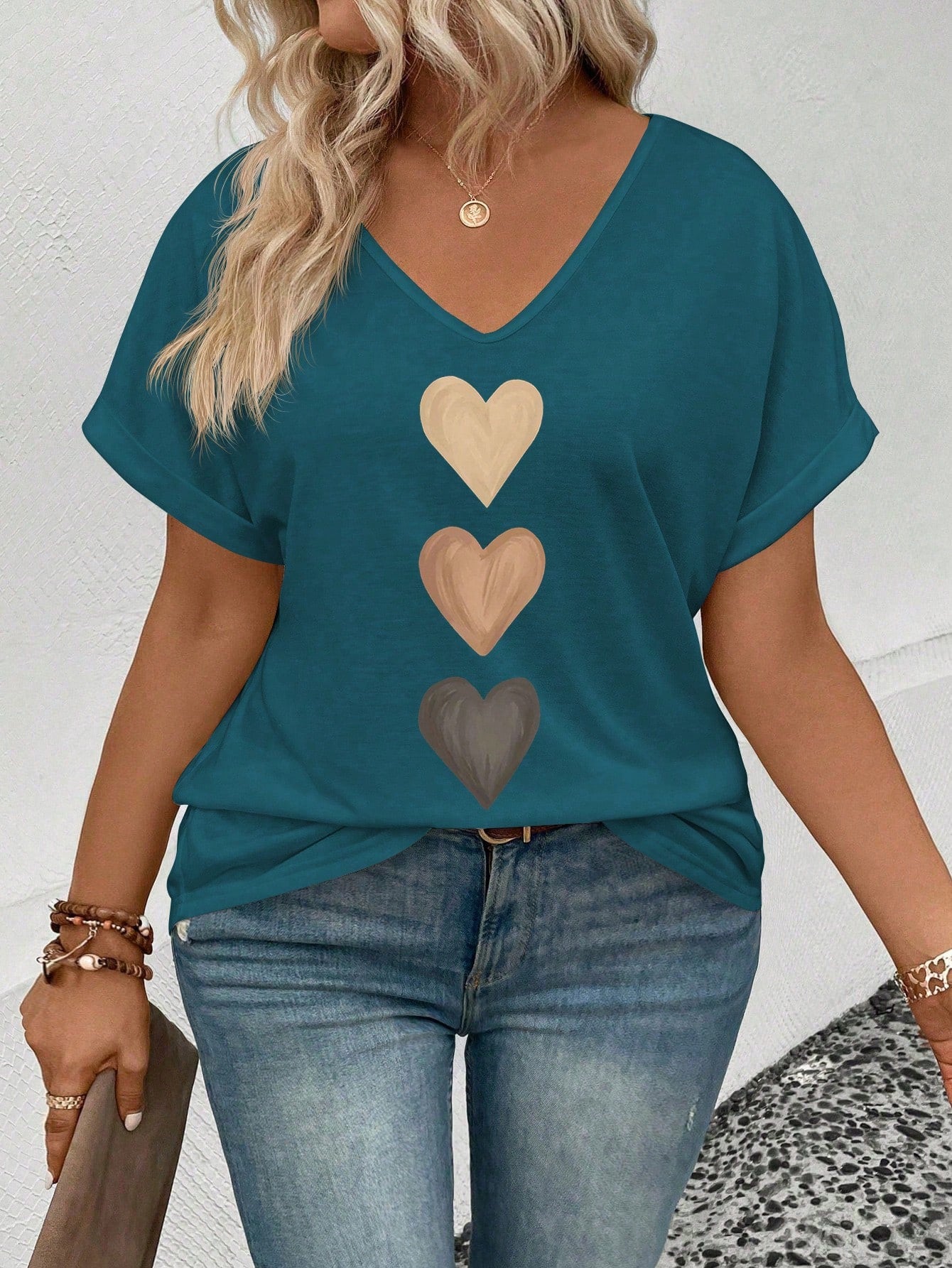 LUNE Women's V-Neck Cuffed Sleeve, Ombre Heart Print Casual Versatile T-Shirt, Spring/Summer