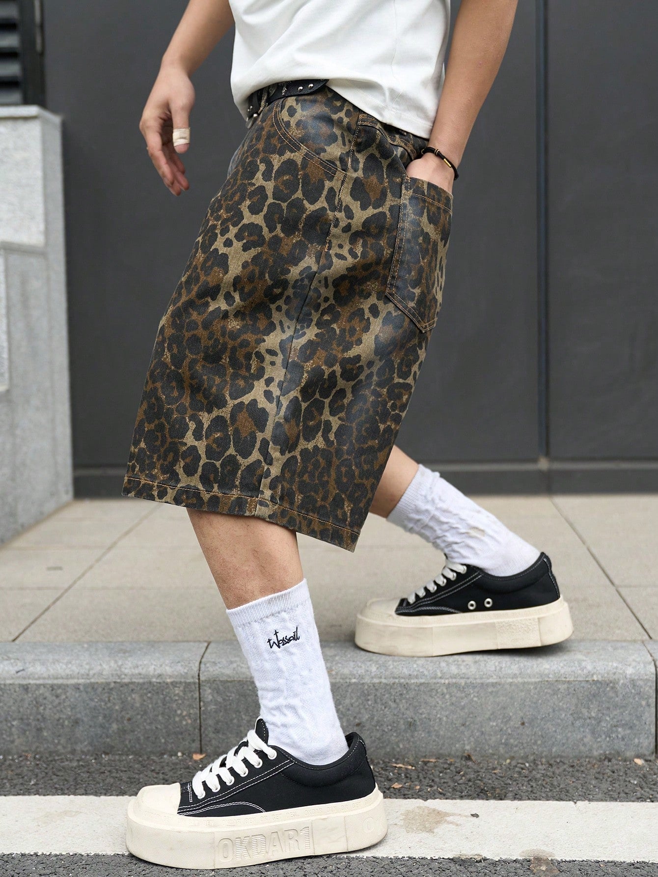 Manfinity EMRG Plus Size Men's Street Fashion Casual Camouflage Leopard Print Distressed Denim Shorts