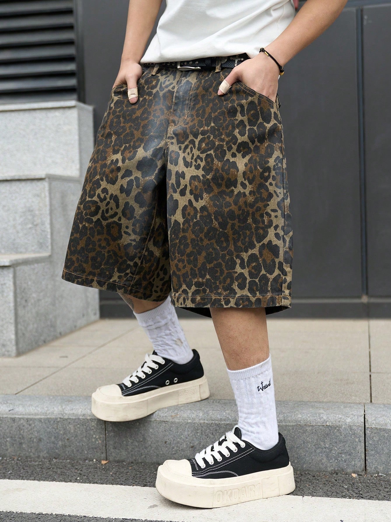 Manfinity EMRG Plus Size Men's Street Fashion Casual Camouflage Leopard Print Distressed Denim Shorts