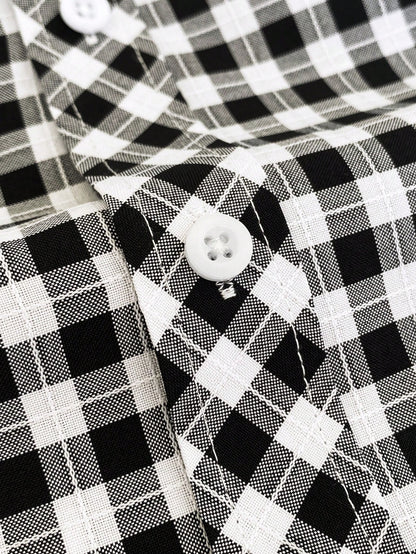 Manfinity Homme Manfinity Men's Black And White Checkered Shirtperfect For Casual Vacations.