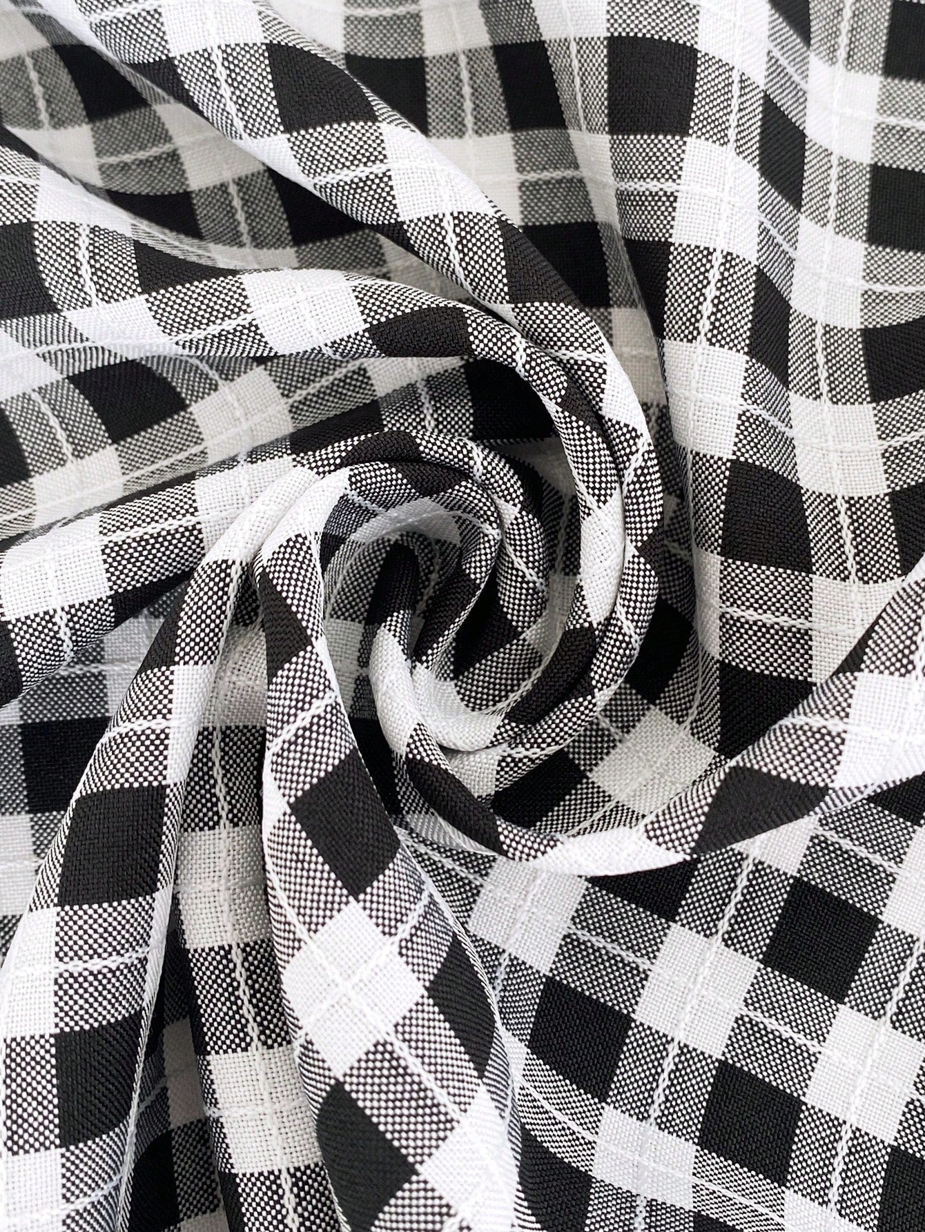Manfinity Homme Manfinity Men's Black And White Checkered Shirtperfect For Casual Vacations.