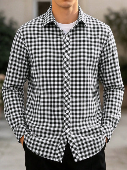 Manfinity Homme Manfinity Men's Black And White Checkered Shirtperfect For Casual Vacations.