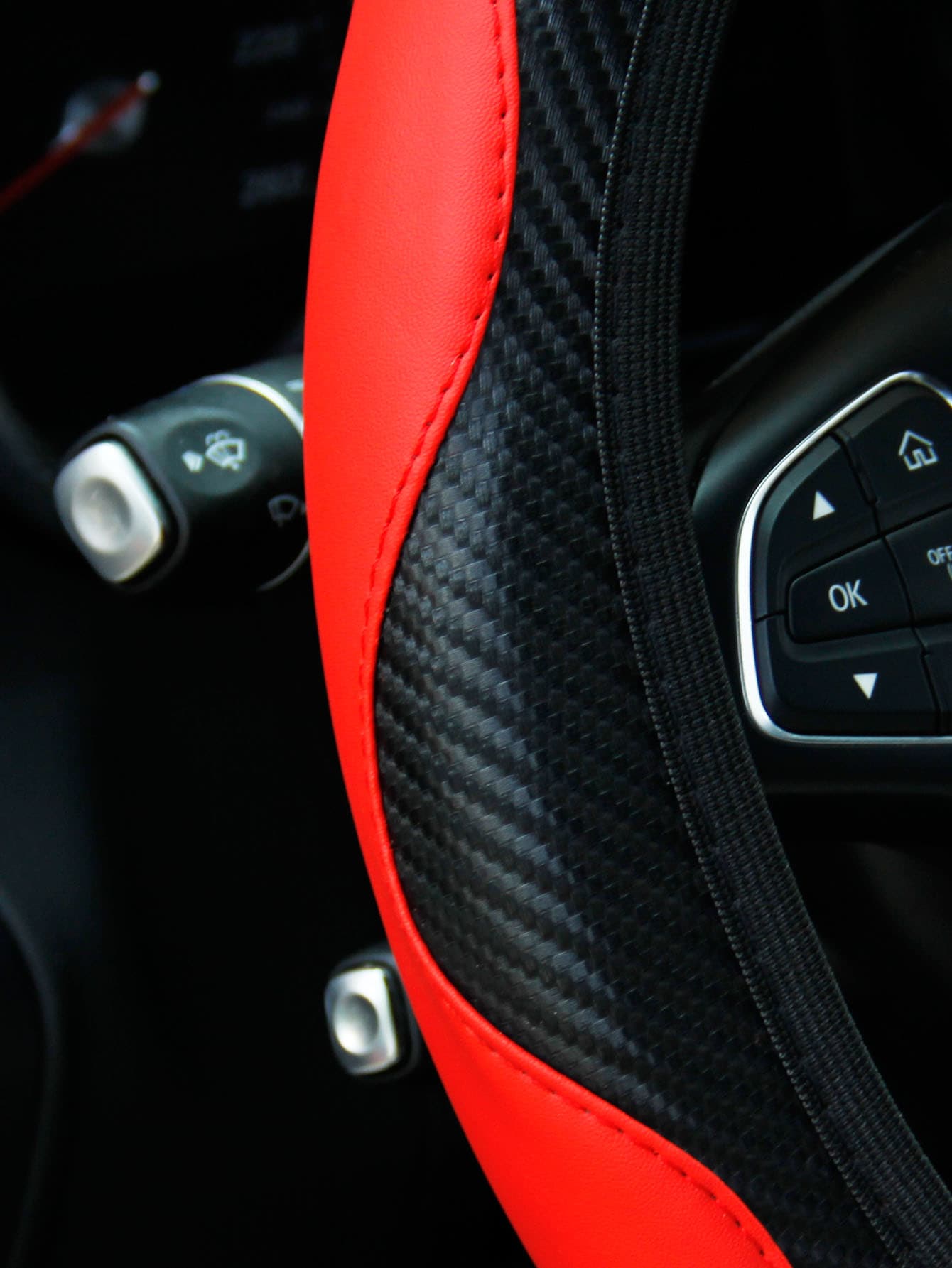 MEIKAXIU 1pc Carbon Fiber Leather Comfortable Steering Wheel Cover, Fits 14.5-15 Inches Steering Wheel, Unisex Auto Interior Accessories For All Seasons