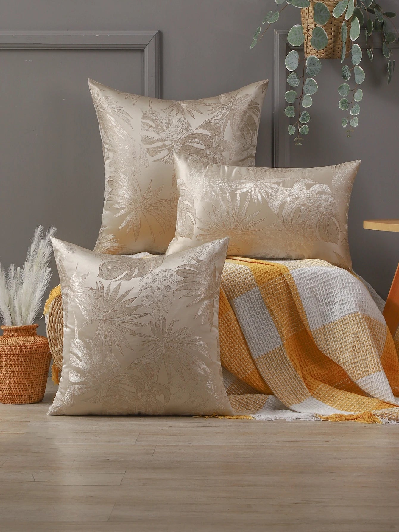 Miater 1pc Faux Silk Tree Leaf Embroidered Pillowcase
