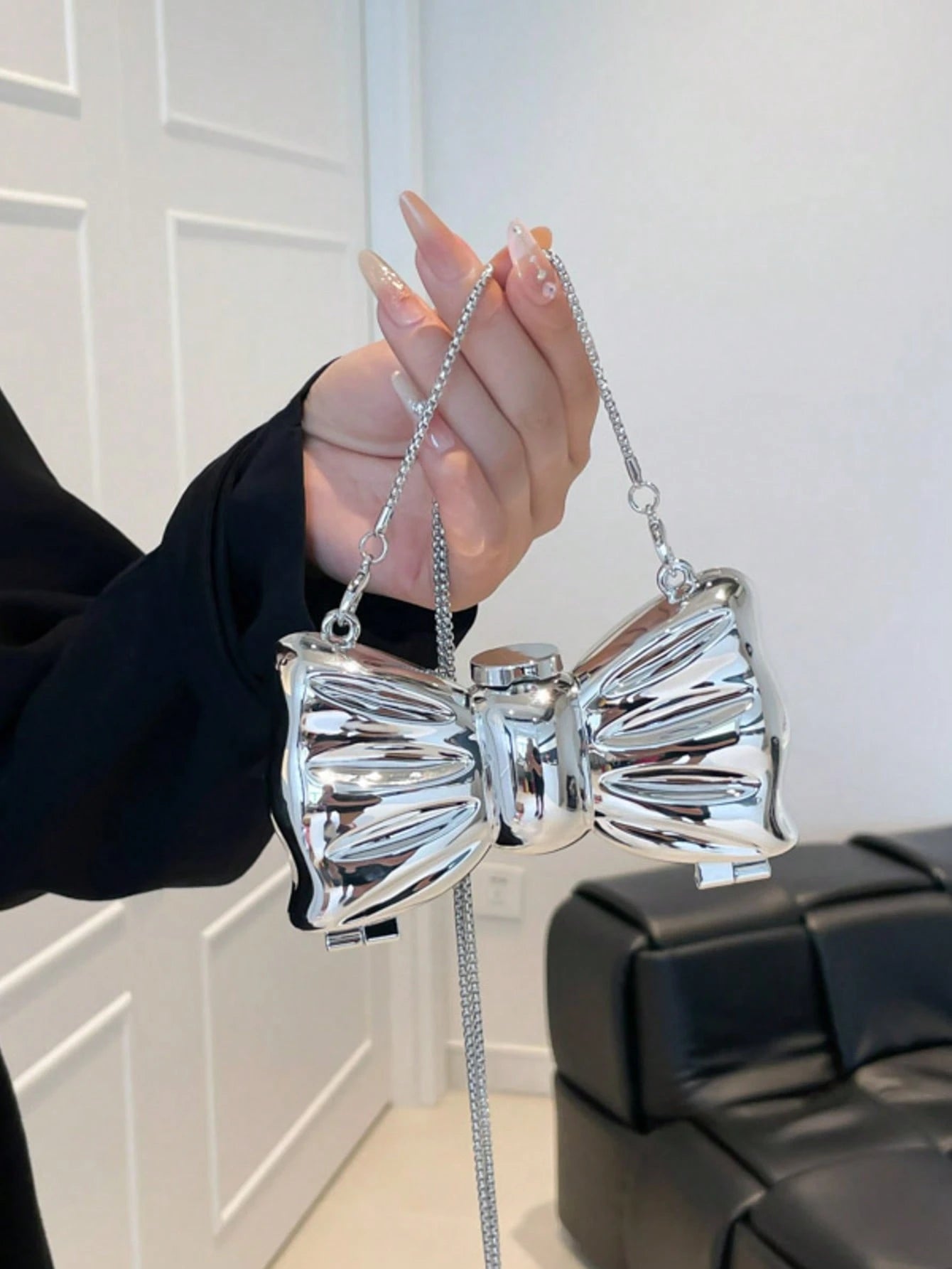 Mini Metal Silver Bow Decor Cute Crossbody Bag, Mini Evening Bag With Metal Bow Detail, Fashionable Personalized Girl's Chain Bag, Suitable For Parties And Dates, Shoulder Crossbody Bag For Girl, Best