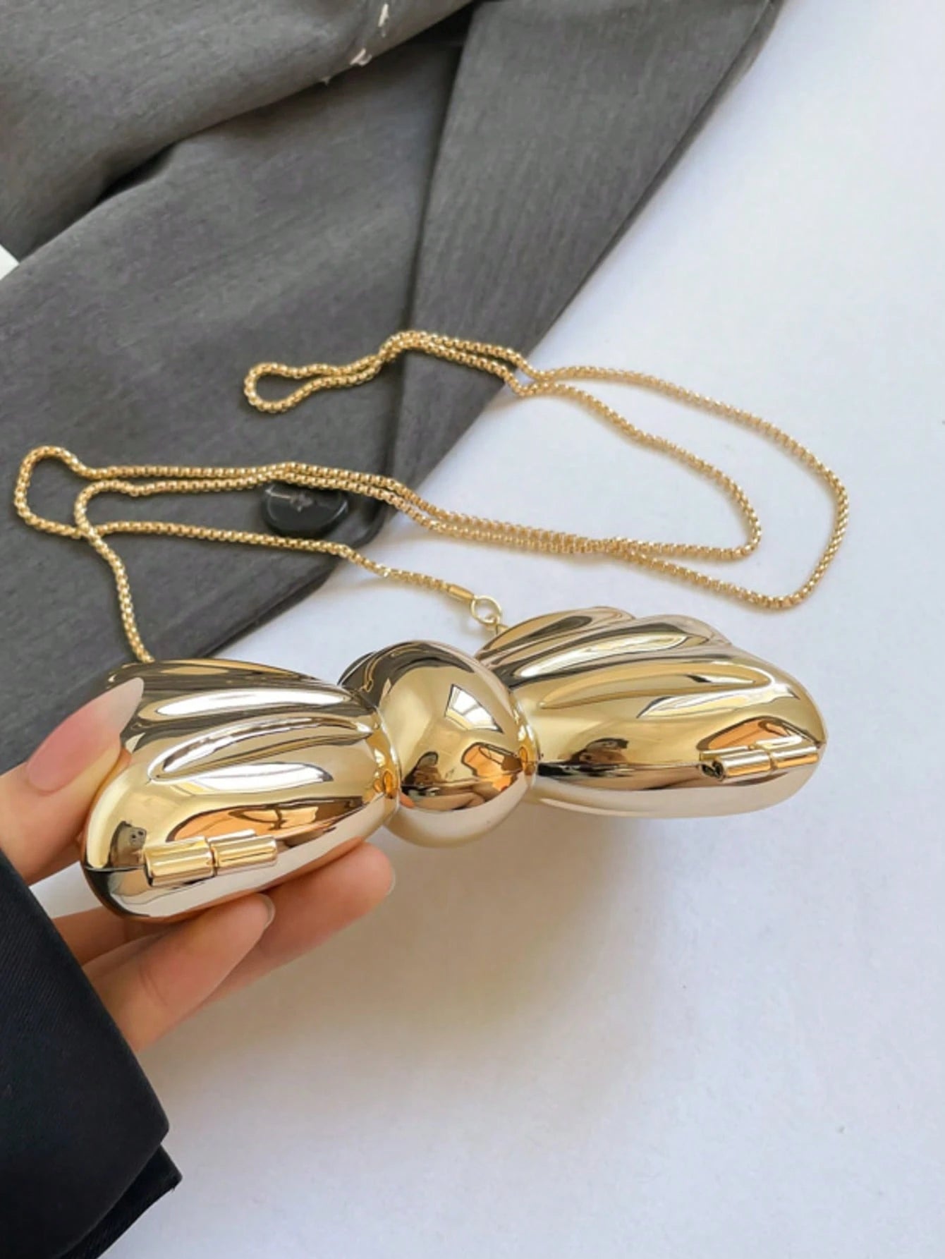 Mini Metal Silver Bow Decor Cute Crossbody Bag, Mini Evening Bag With Metal Bow Detail, Fashionable Personalized Girl's Chain Bag, Suitable For Parties And Dates, Shoulder Crossbody Bag For Girl, Best