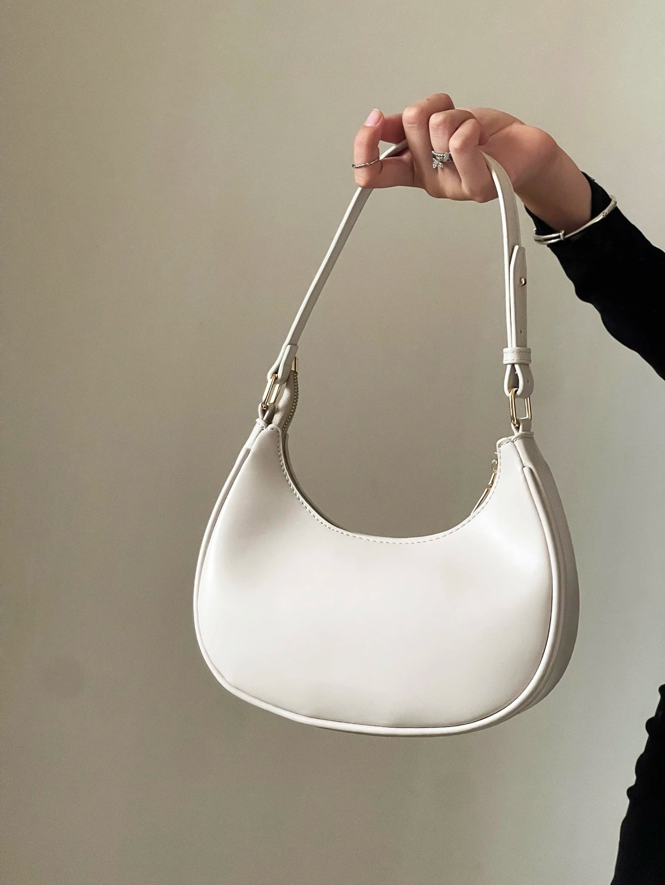 New Fashionable And Classic Lunar White Shoulder Bag With Detachable Straps, Suitable For Casual And Daily Outings