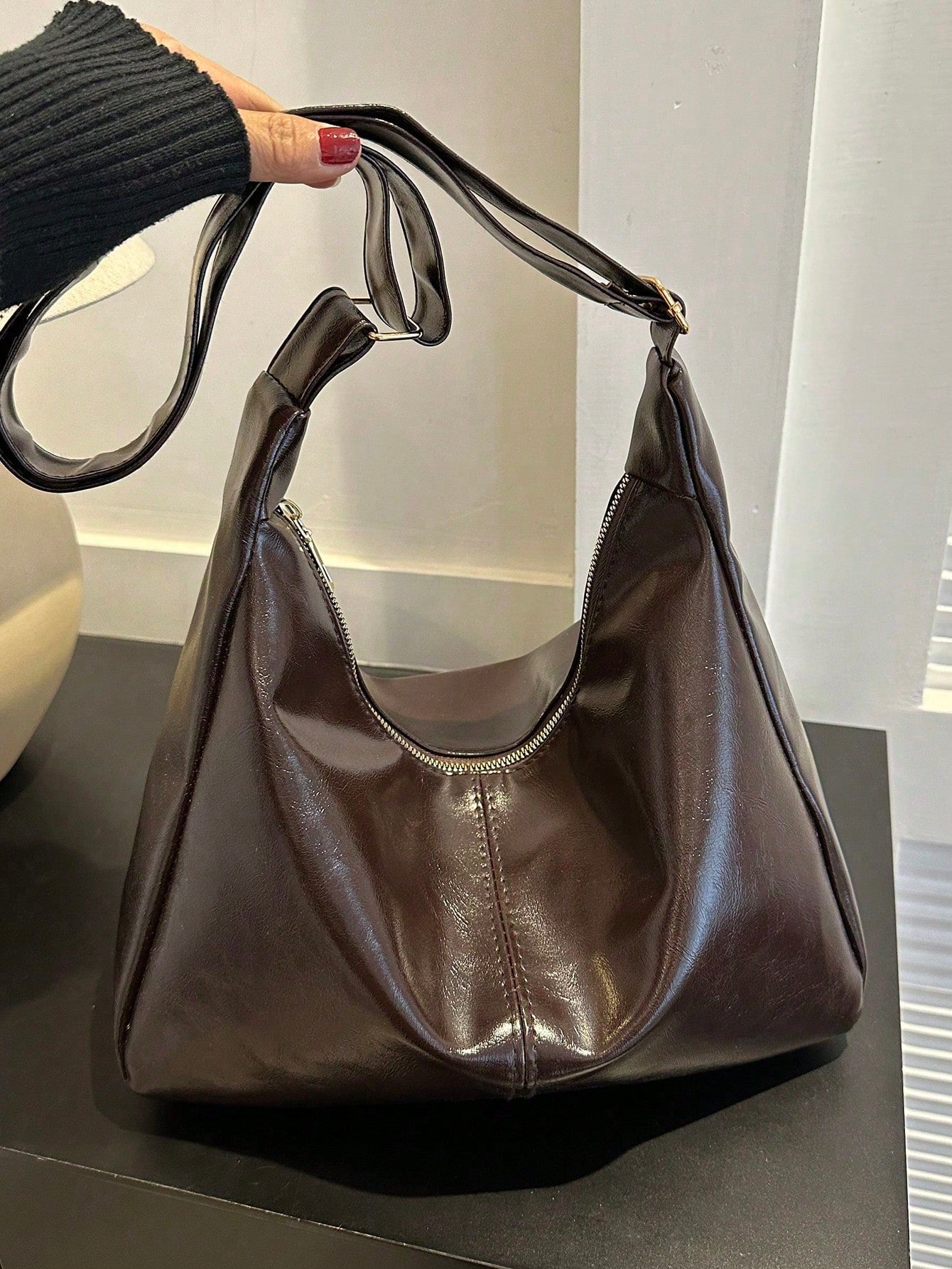 New Textured Handbag, Fashionable Casual Commuter Crossbody Bag, Soft Tote Bag, Women's Large Capacity Versatile High-End Textured Niche Commuter Bag