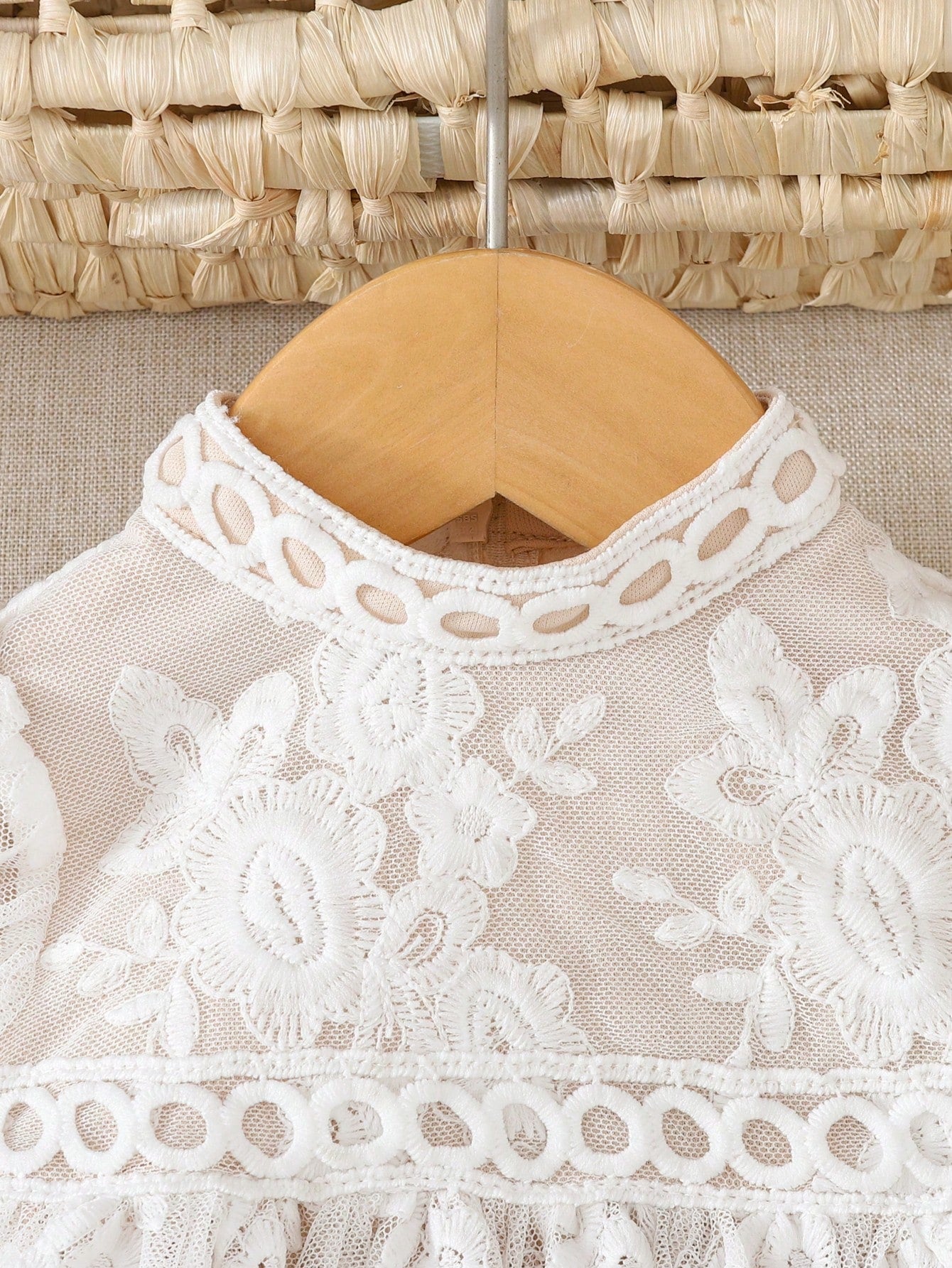 Newborn Baby Girl White Lace Dress,2 Pieces Puff-Sleeve Mesh Round Neck Fitted Christening Gown & Hat Set For Summer Baby Shower Baptism Party,Mom
