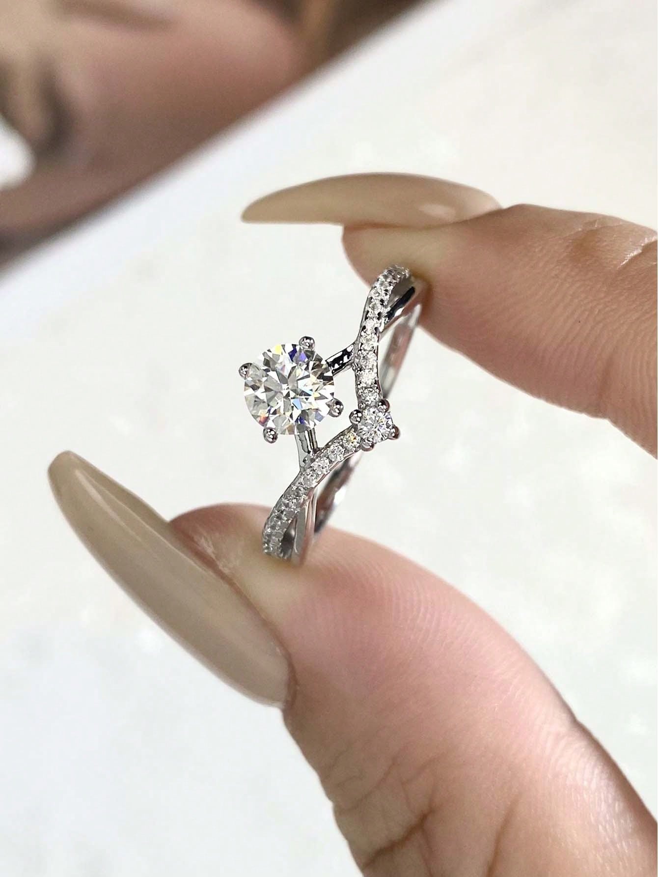 Newsoul 1pc Fashion Original 1CT Sparkling Moissanite Round Women's Wedding Promise Ring 925 Sterling Silver Engagement Eternity Ring